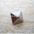 Pyramid rivet